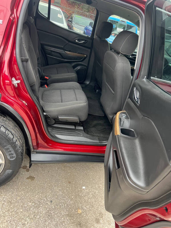 2017 GMC Acadia SLE-2