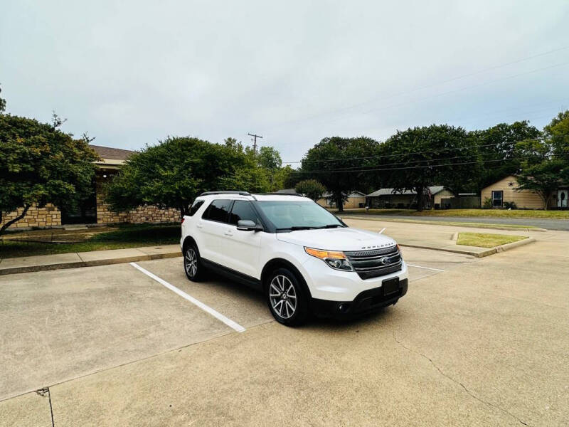 2015 Ford Explorer XLT's photo