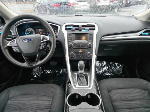 2016 Ford Fusion SE