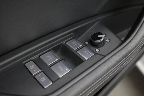 2022 Audi e-tron quattro Premium Plus