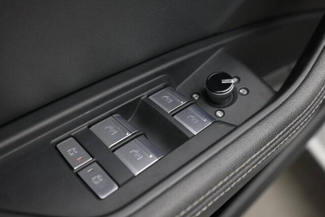 2022 Audi e-tron quattro Premium Plus