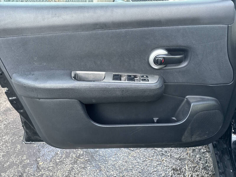 2011 Nissan Versa 1.8 S