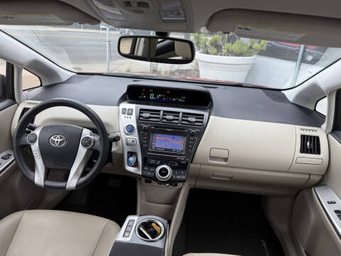 2013 Toyota Prius v Five