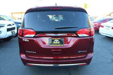 2017 Chrysler Pacifica Hybrid Platinum