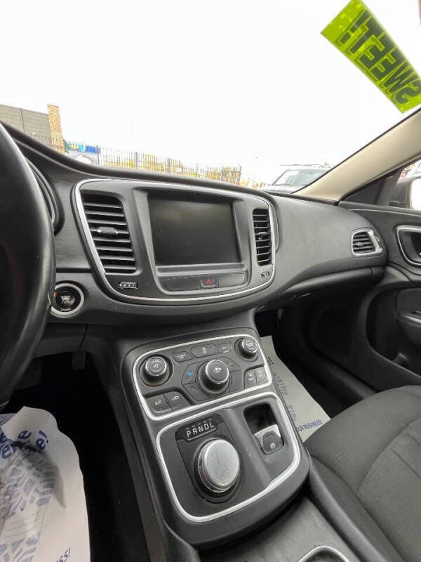 2015 Chrysler 200 Limited