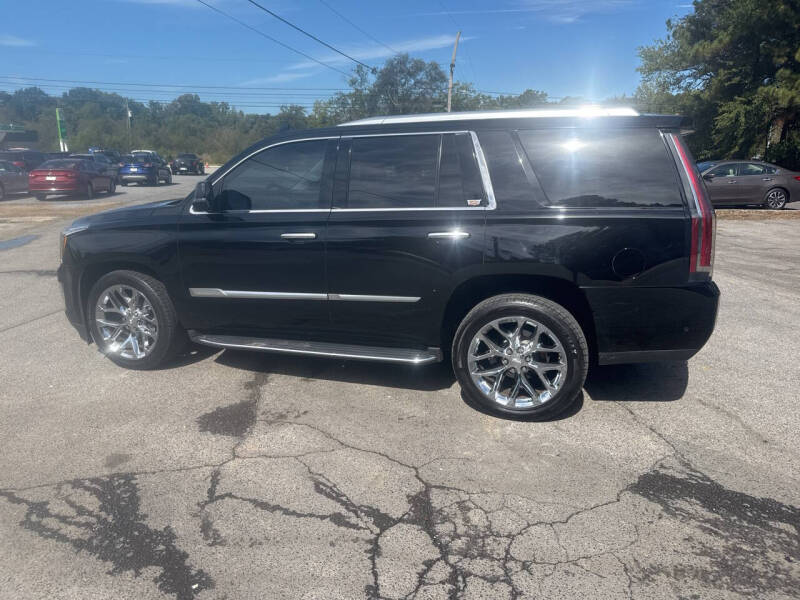 2017 Cadillac Escalade Luxury