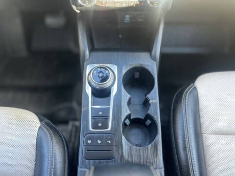 2022 Ford Escape Hybrid Titanium