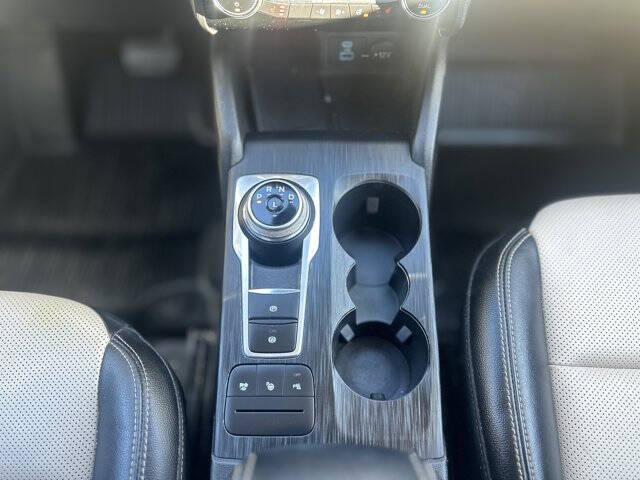 2022 Ford Escape Hybrid Titanium