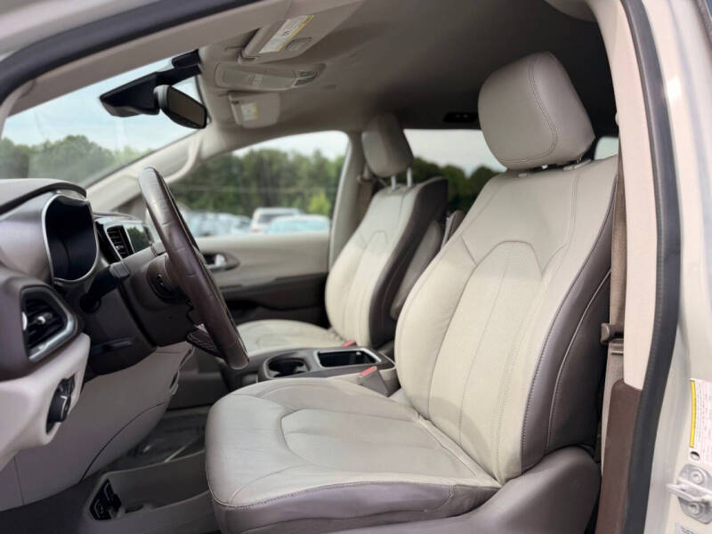2017 Chrysler Pacifica Touring-L Plus