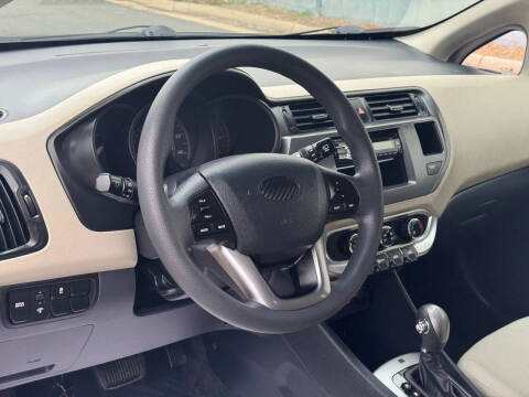 2012 Kia Rio 5-Door LX