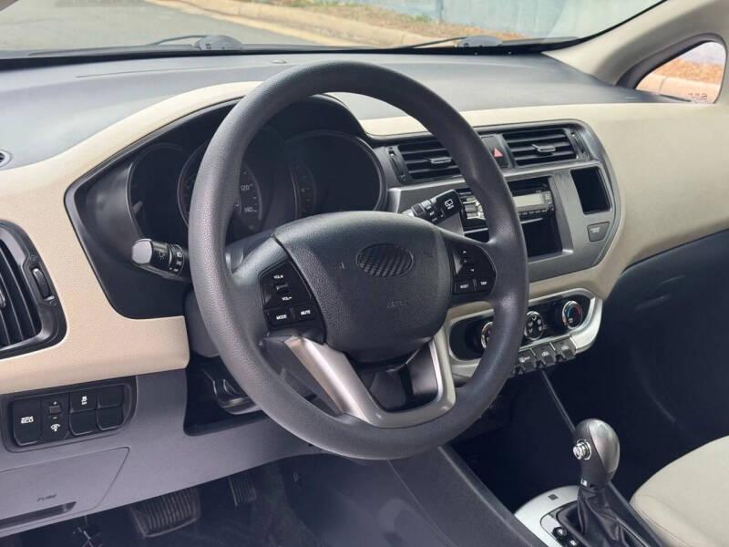 2012 Kia Rio 5-Door LX