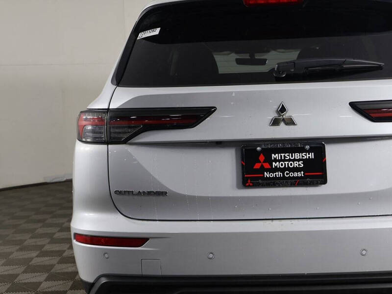 2026 Mitsubishi Outlander ES