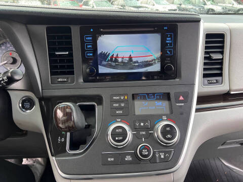 2017 Toyota Sienna XLE 7-Passenger