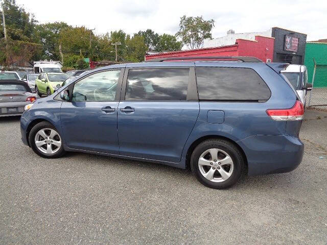 2014 Toyota Sienna LE 8-Passenger