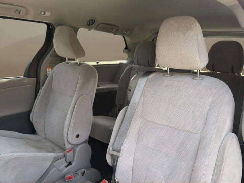 2016 Toyota Sienna LE 8-Passenger