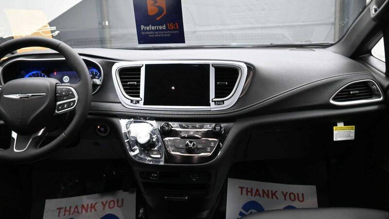 2026 Chrysler Pacifica Select