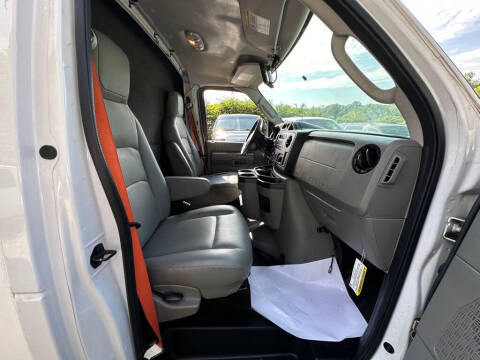 2017 Ford E-Series E-450 SD