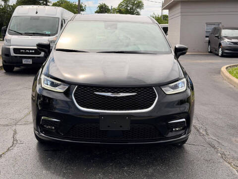 2025 Chrysler Pacifica Select
