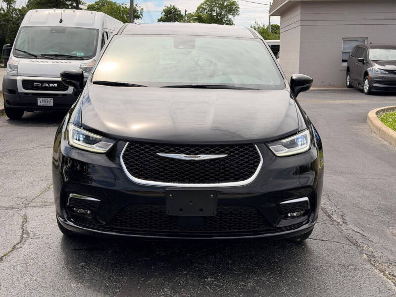 2025 Chrysler Pacifica Select