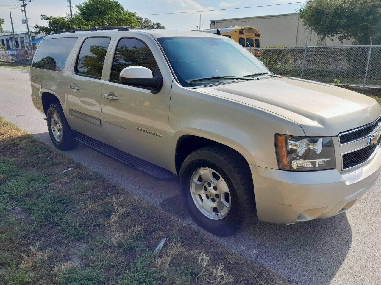 2011 Chevrolet Suburban SUV - $6,950