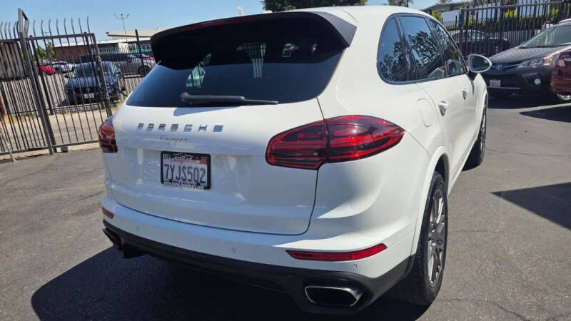 2017 Porsche Cayenne Platinum Edition