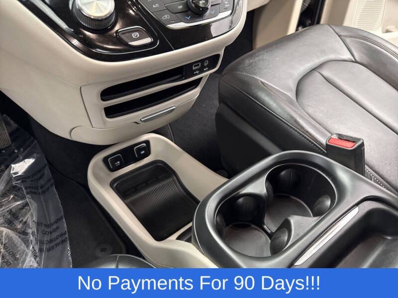 2017 Chrysler Pacifica Touring-L