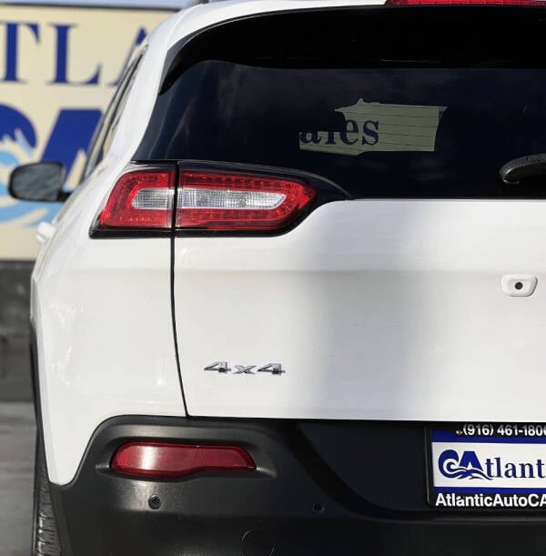 2016 Jeep Cherokee Limited photo 10