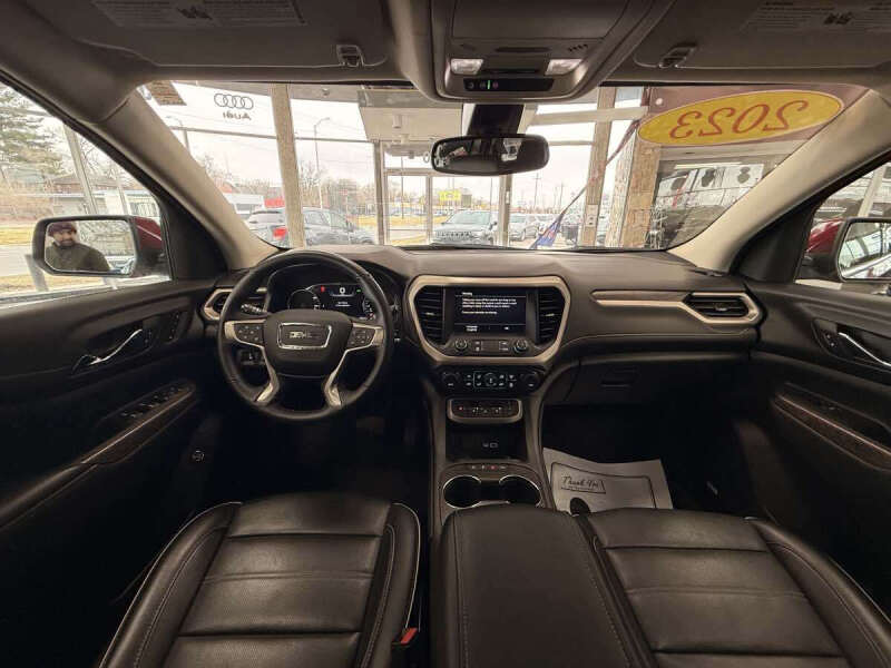 2023 GMC Acadia Denali