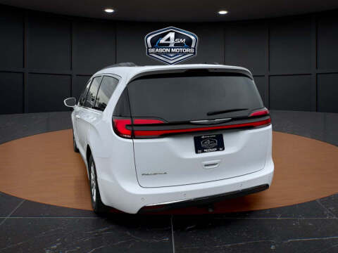 2022 Chrysler Pacifica Touring L