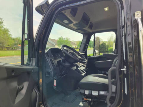 2025 Freightliner M2 106