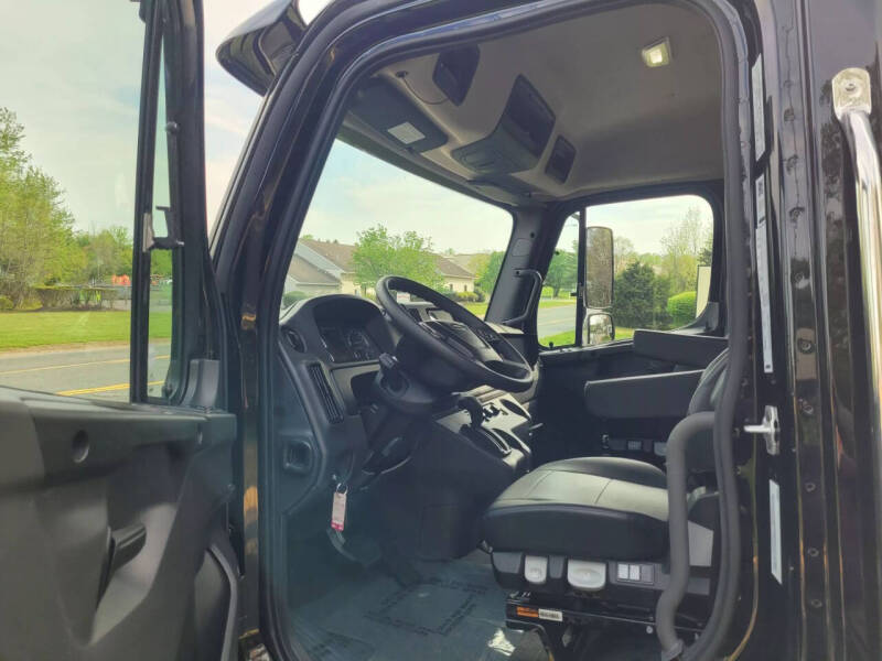 2025 Freightliner M2 106