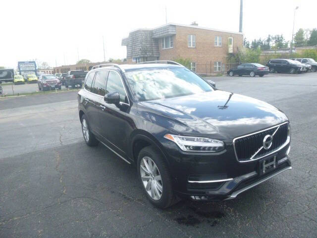 2017 Volvo XC90 T6 Momentum