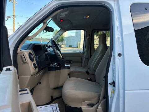2013 Ford E-Series E-350 SD XLT
