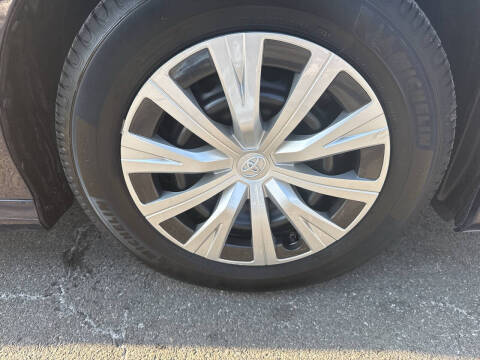 2022 Toyota Camry Hybrid LE