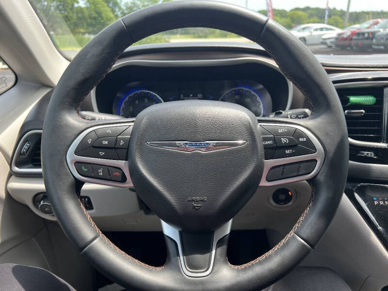 2017 Chrysler Pacifica Touring-L