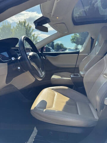2015 Tesla Model S 90D