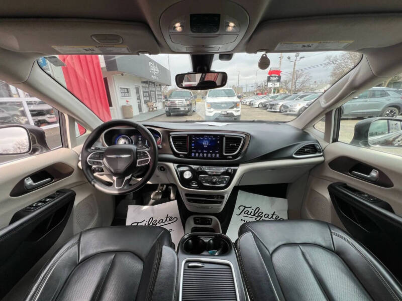 2017 Chrysler Pacifica Touring-L Plus