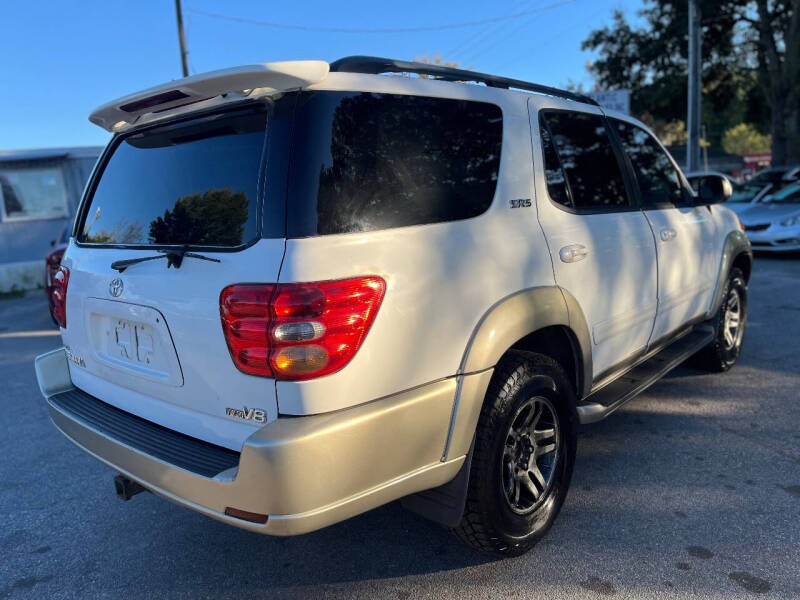 2004 Toyota Sequoia SR5