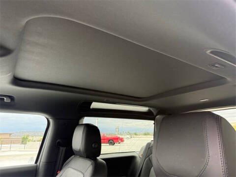 2024 Land Rover Defender 90 P400 X-Dynamic SE