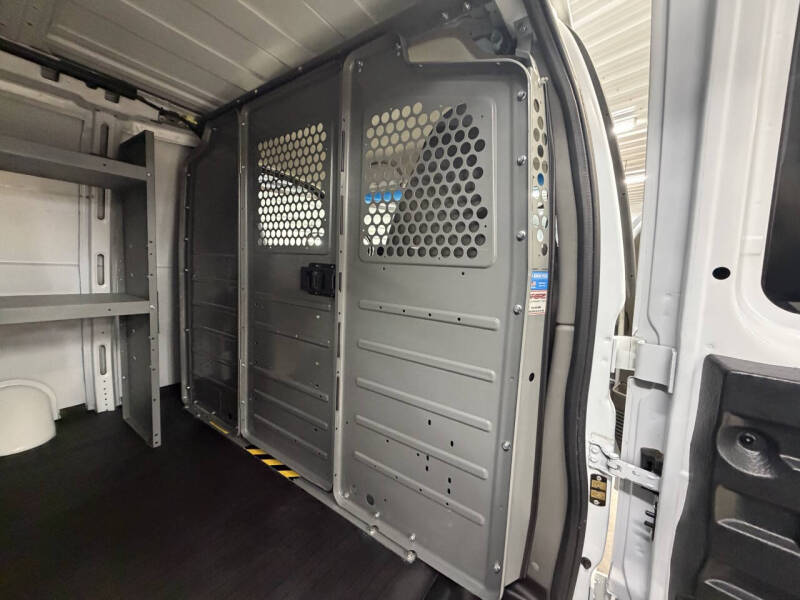 2023 GMC Savana 2500