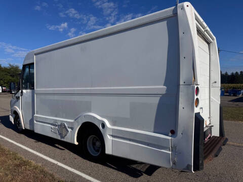 2014 Isuzu UTILIMASTER VAN