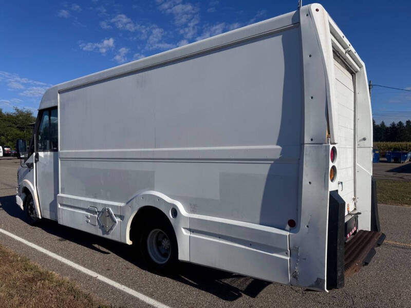 2014 Isuzu UTILIMASTER VAN