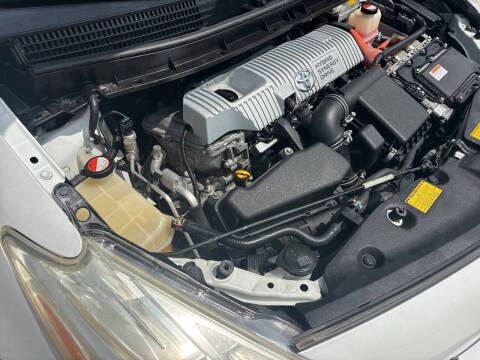 2014 Toyota Prius v Five