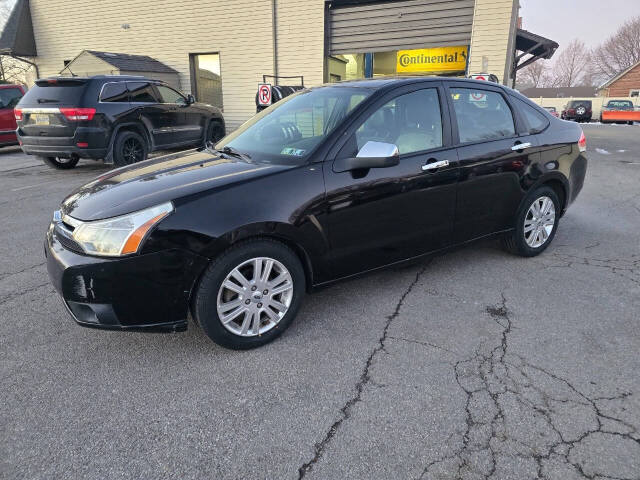 2010 Ford Focus for sale at QUEENSGATE AUTO SALES in York, PA