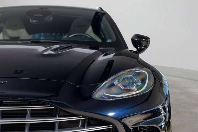 2025 Aston Martin DBX 707