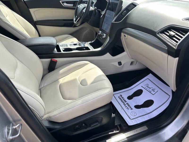 2021 Ford Edge Titanium