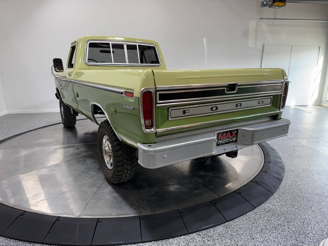 1976 Ford F-250 11