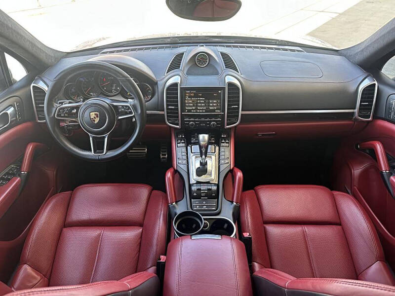 2016 Porsche Cayenne GTS