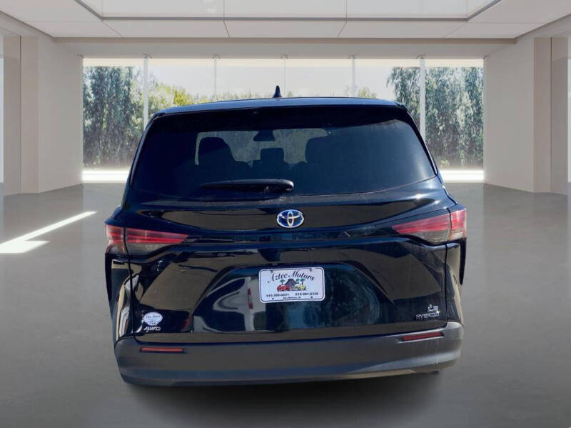 2022 Toyota Sienna LE 8-Passenger