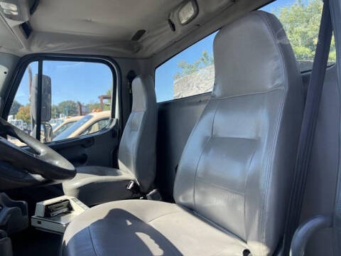 2010 Freightliner Business class M2